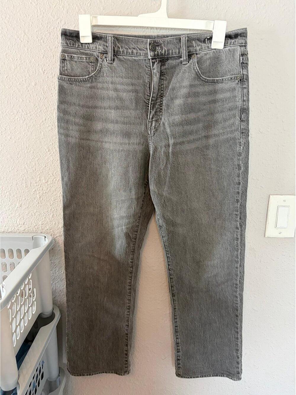 Madewell '90s Straight Grey Wash Jeans size 31. Inseam is 28in